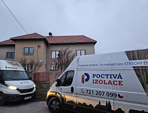 Zateplení stropu rodinného domu pomocí foukané izolace